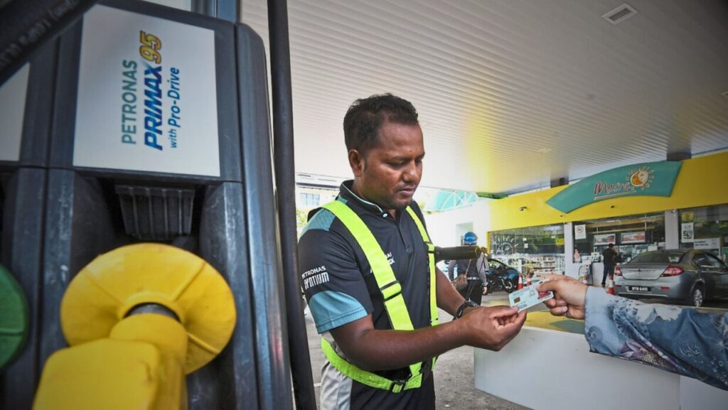 Rakyat Dah Boleh Check Kelayakan BUDI95 Hari Ini!