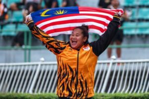 Grace Wong Pecah Tiga Rekod, Bawa Pulang Emas Lontar Tukul Besi Di SEA Games 2025!
