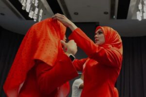 AirAsia Benarkan Kru Wanita Berhijab, Menteri Agama Puji Langkah “Berani & Berprinsip”