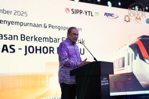 Projek Landasan Berkembar Elektrik Johor Kini Jadi Kebanggaan Negara – PM Anwar Puji “Gagah”nya Johor!