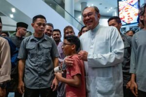 PM Anwar Ajak Rakyat Sambut Syawal Secara Sederhana, Hayati Makna Kemenangan