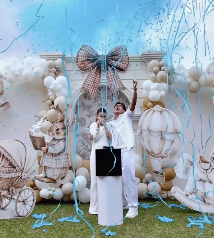 “Baby Boy On The Way!” Eyka Farhana Hamil, Akhyar Rashid Sampai Lompat Kegembiraan