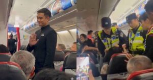 Penumpang Mengamuk Dalam Penerbangan AirAsia, ‘Isyarat Tangan’ Kru Kabin Jadi Perhatian