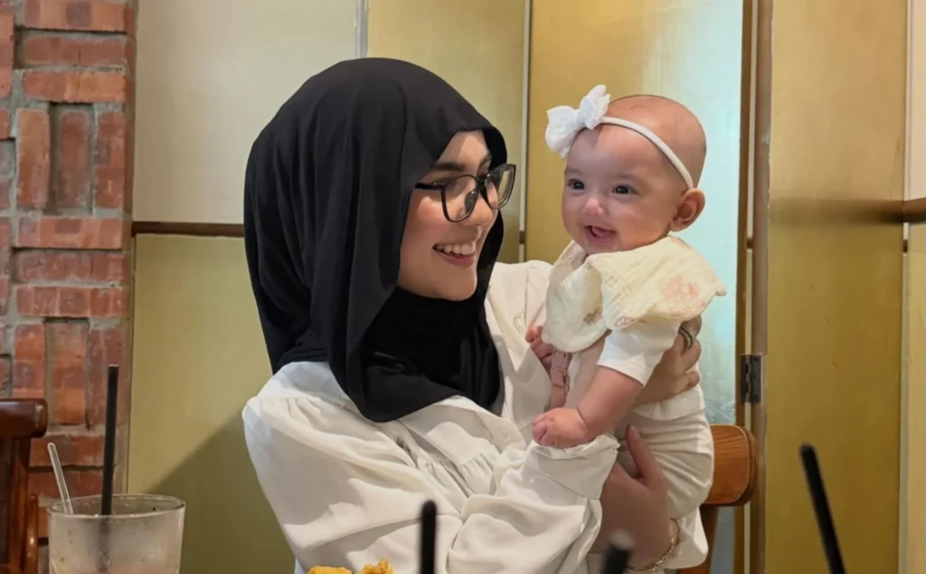 Dahlia Rizal Kongsi Wajah Anak Genap Setahun, Ramai Cair Tengok Yusra!